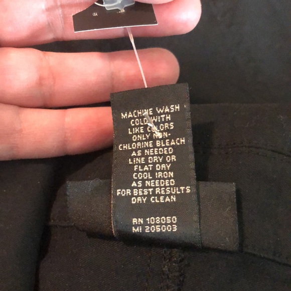 LANE BRYANT size 18/20 Full Zip Dual Silver Classic Black
Stretchy $119 NEW - Picture 9 of 11